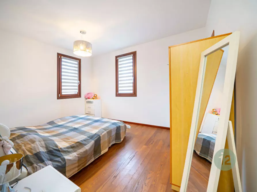 Immagine 10 di Villa in vendita  a Novi Di Modena
