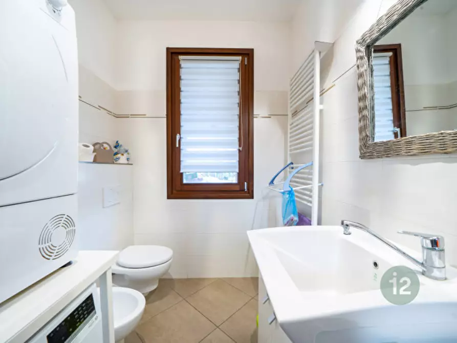 Immagine 13 di Villa in vendita  a Novi Di Modena