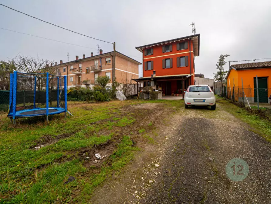 Immagine 18 di Villa in vendita  a Novi Di Modena