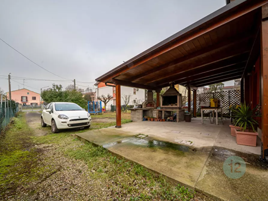 Immagine 33 di Villa in vendita  a Novi Di Modena