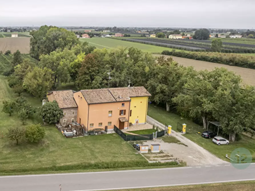 Immagine 1 di Villetta a schiera in vendita  a Novi Di Modena