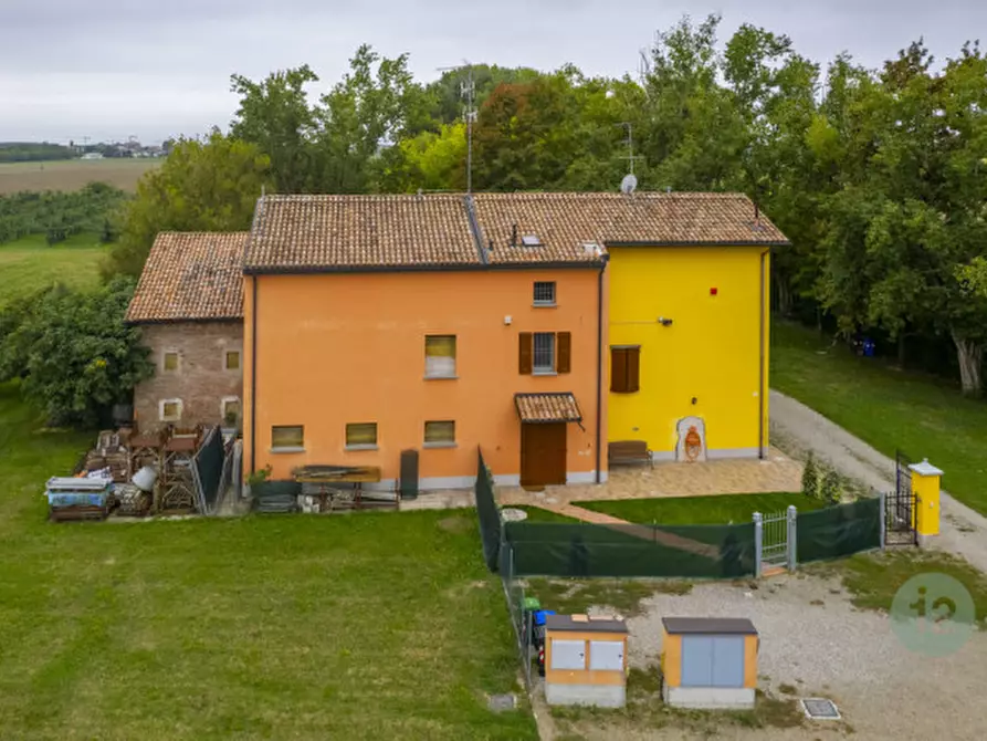 Immagine 17 di Villetta a schiera in vendita  a Novi Di Modena