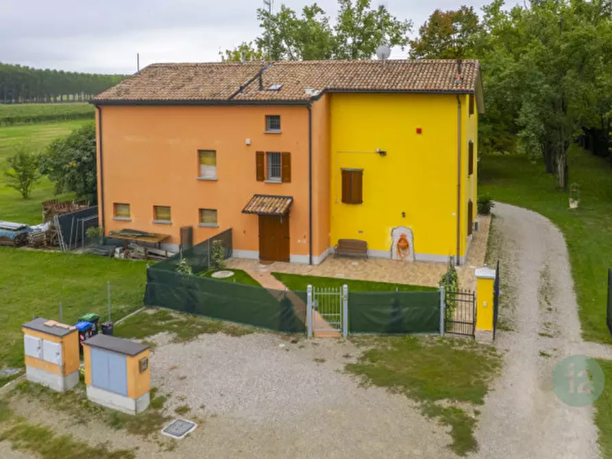 Immagine 18 di Villetta a schiera in vendita  a Novi Di Modena