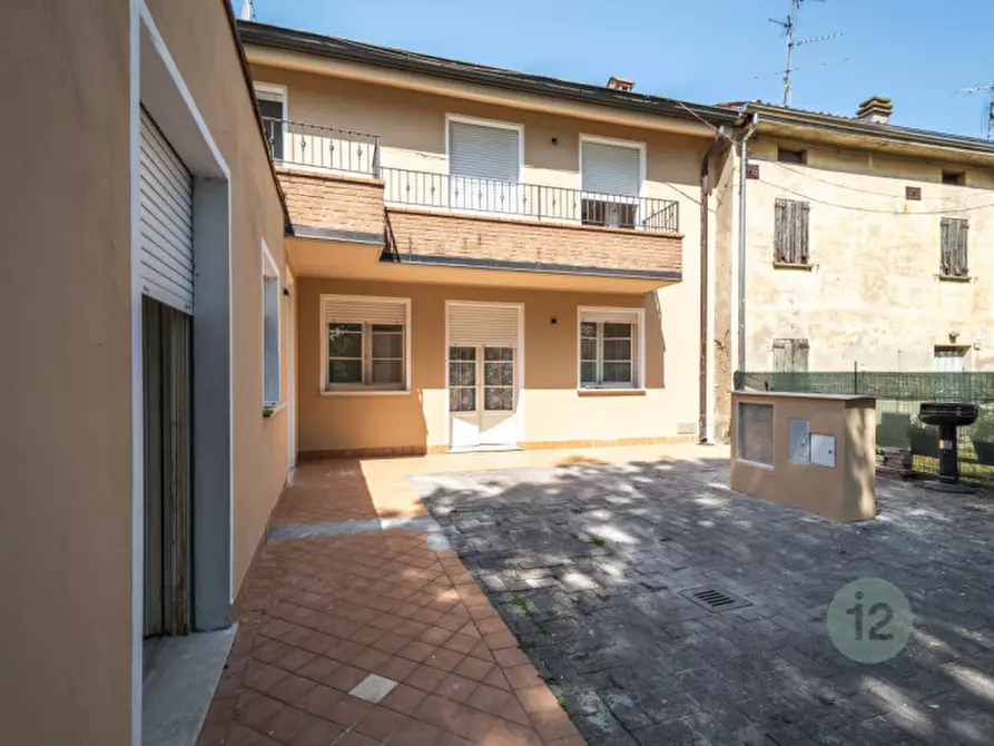 Immagine 2 di Villetta a schiera in vendita  in via francesco maxia 2 a Novi Di Modena