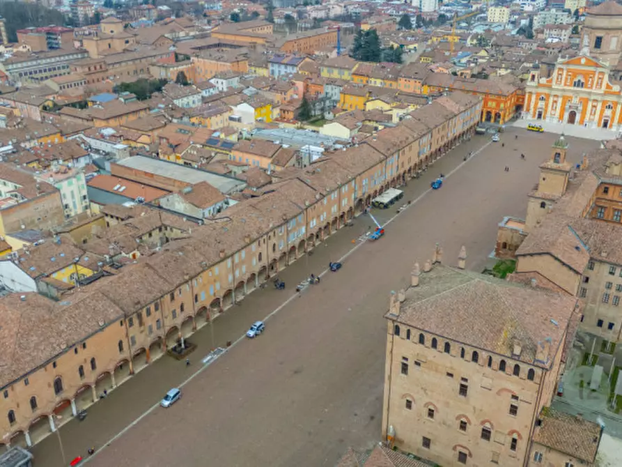 Immagine 2 di Palazzo in vendita  in PIAZZA MARTIRI 14 a Carpi