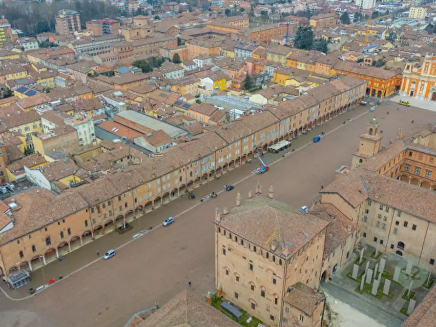Immagine 3 di Palazzo in vendita  in PIAZZA MARTIRI 14 a Carpi