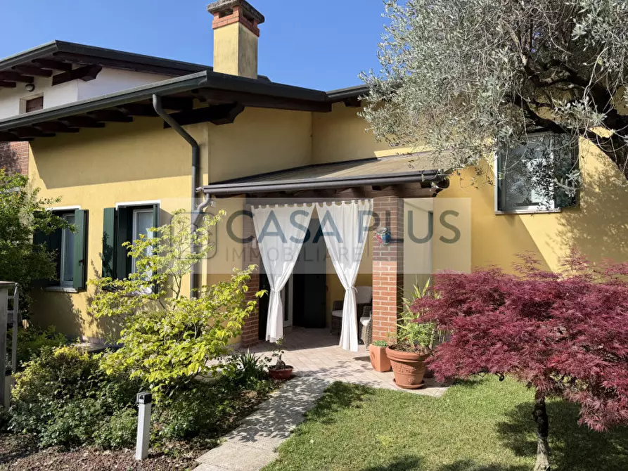 Immagine 1 di Casa trifamiliare in vendita  in via e fermi a Galliera Veneta
