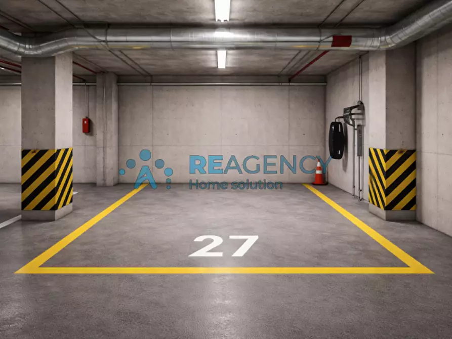 Immagine 1 di Posto auto in vendita  a Genova