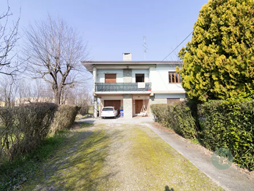 Immagine 1 di Casa bifamiliare in vendita  in Via Due Ponti 81 a Carpi