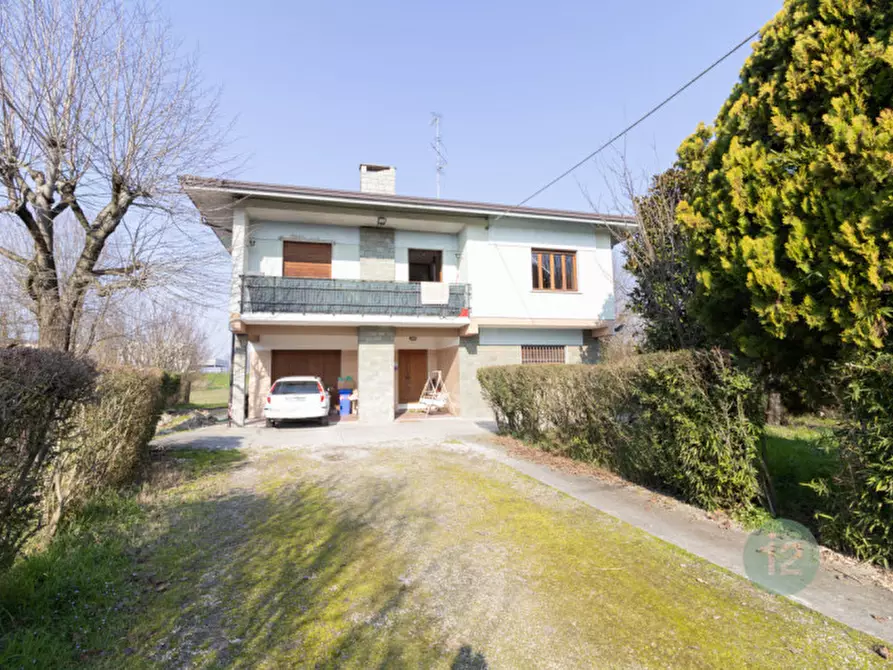Immagine 2 di Casa bifamiliare in vendita  in Via Due Ponti 81 a Carpi