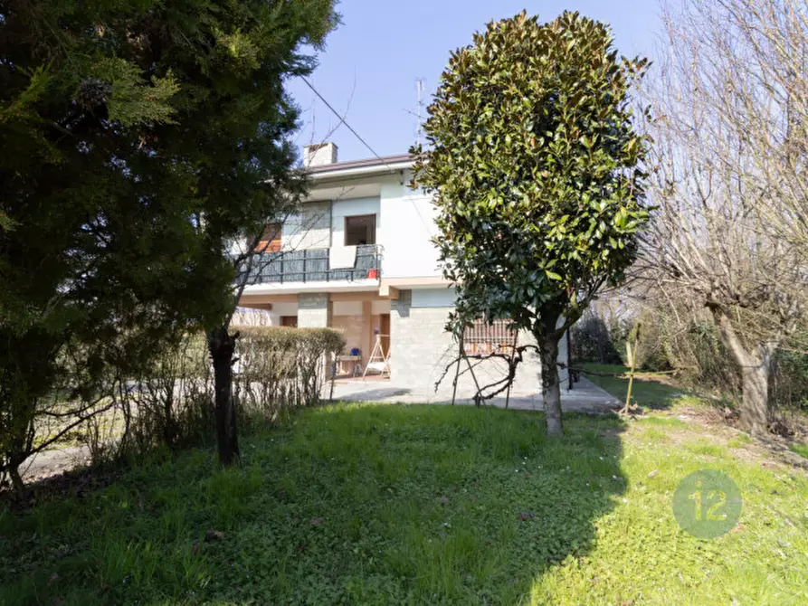 Immagine 3 di Casa bifamiliare in vendita  in Via Due Ponti 81 a Carpi