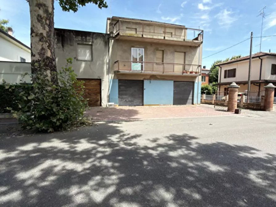 Immagine 1 di Casa indipendente in vendita  in Via Aldo Moro Esterna 35 a Carpi