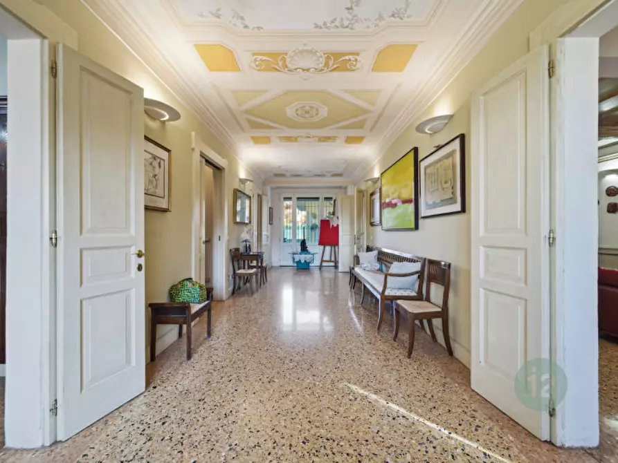 Immagine 4 di Villa in vendita  in Viale Vittorio Saltini a Correggio