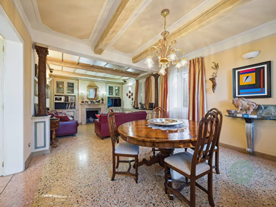 Immagine 6 di Villa in vendita  in Viale Vittorio Saltini a Correggio