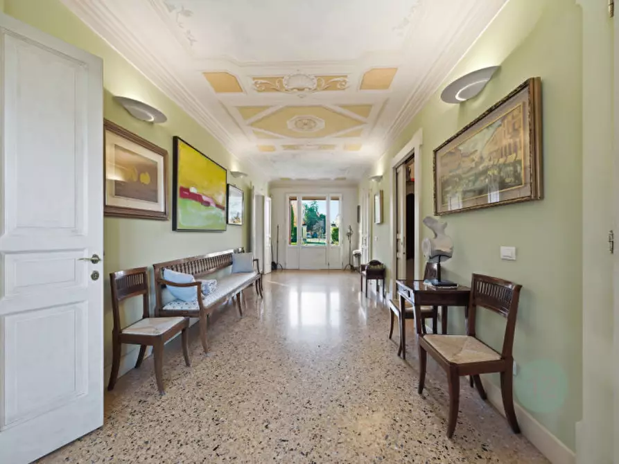 Immagine 7 di Villa in vendita  in Viale Vittorio Saltini a Correggio