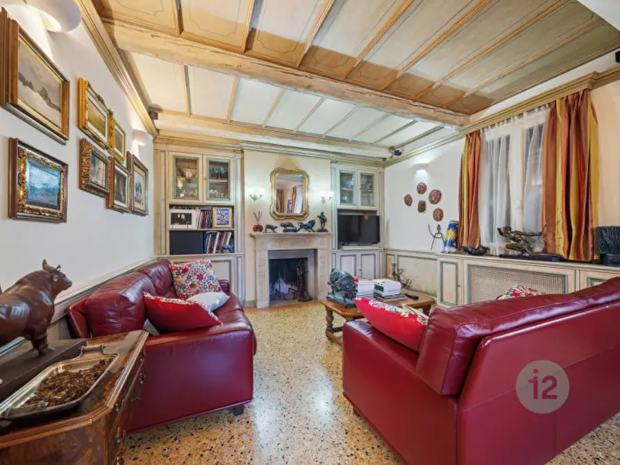 Immagine 10 di Villa in vendita  in Viale Vittorio Saltini a Correggio