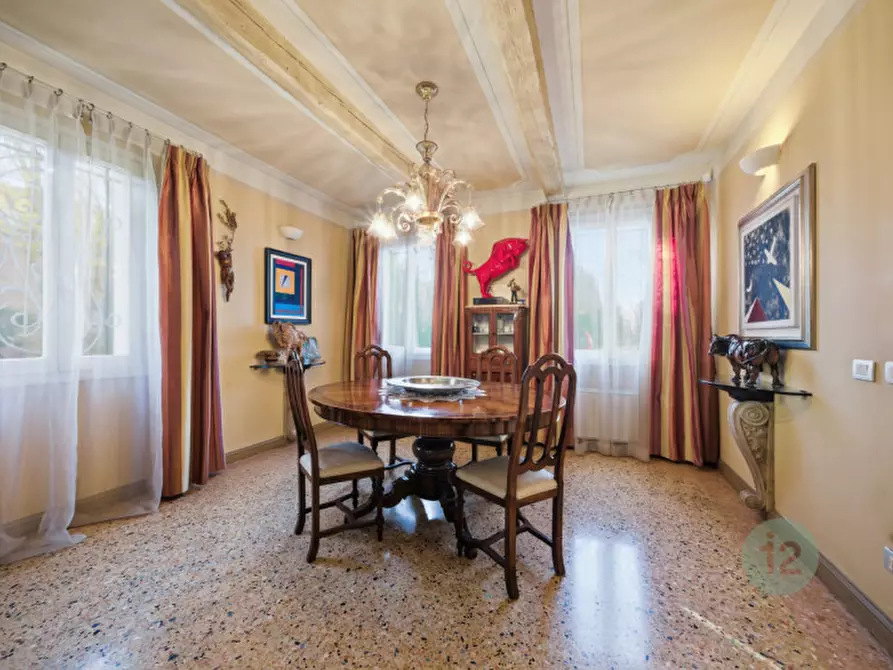 Immagine 11 di Villa in vendita  in Viale Vittorio Saltini a Correggio