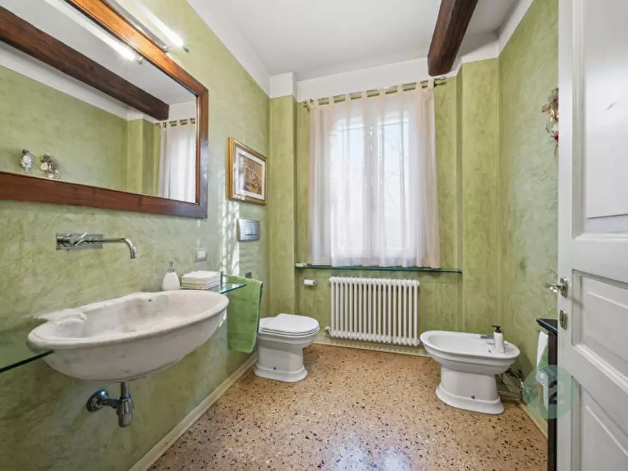 Immagine 15 di Villa in vendita  in Viale Vittorio Saltini a Correggio