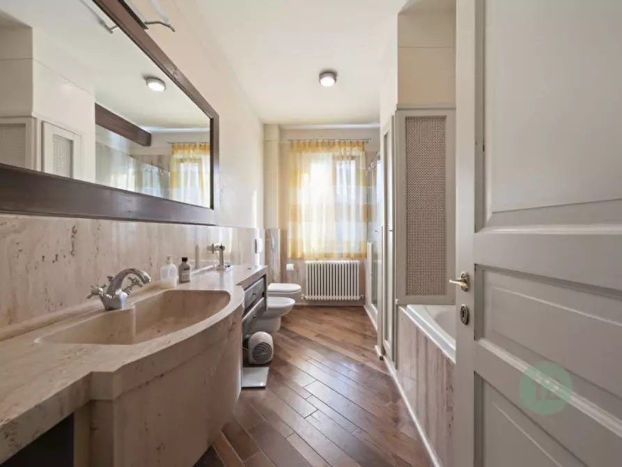 Immagine 34 di Villa in vendita  in Viale Vittorio Saltini a Correggio