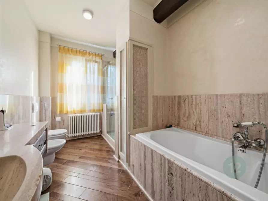 Immagine 35 di Villa in vendita  in Viale Vittorio Saltini a Correggio