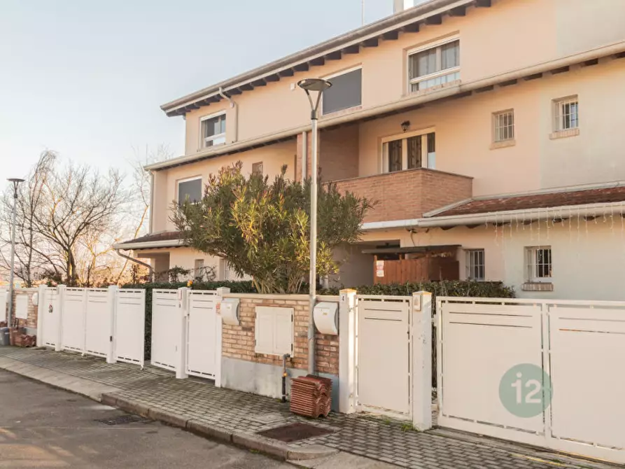 Immagine 1 di Villetta a schiera in vendita  in Via Antonio Saccani a Correggio
