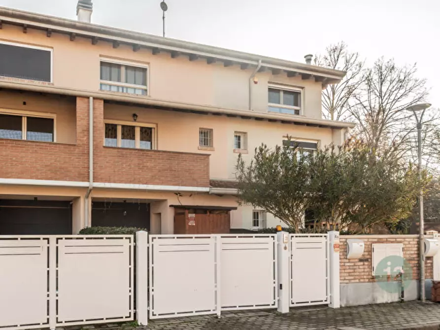 Immagine 2 di Villetta a schiera in vendita  in Via Antonio Saccani a Correggio