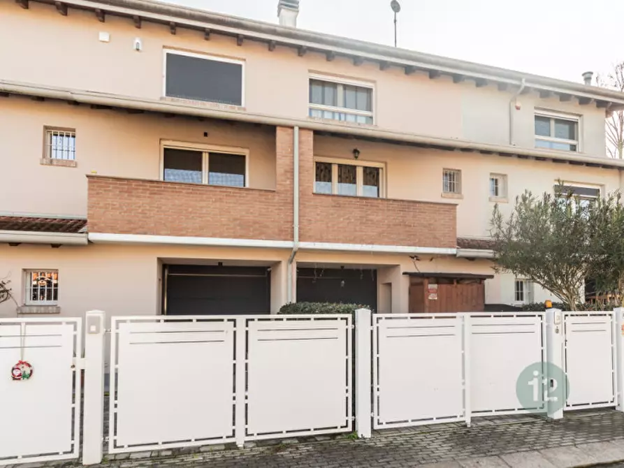 Immagine 41 di Villetta a schiera in vendita  in Via Antonio Saccani a Correggio