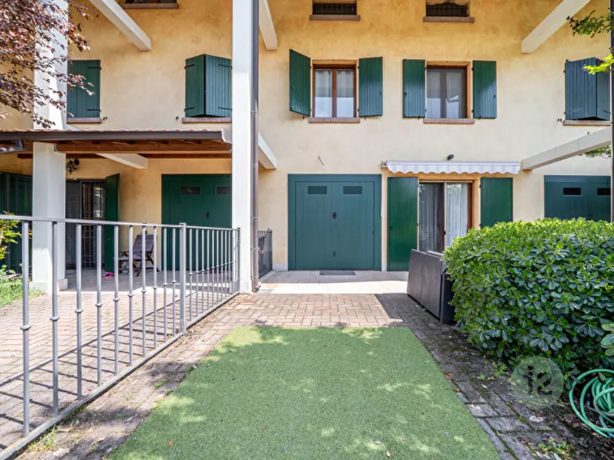 Immagine 2 di Villetta a schiera in vendita  a Correggio