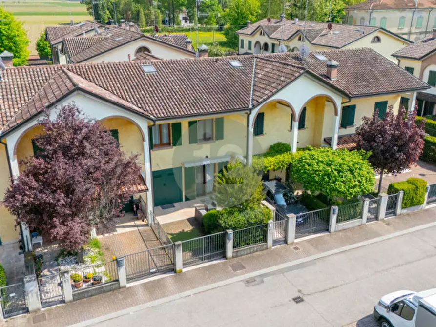 Immagine 35 di Villetta a schiera in vendita  in Via Nilde Iotti a Correggio