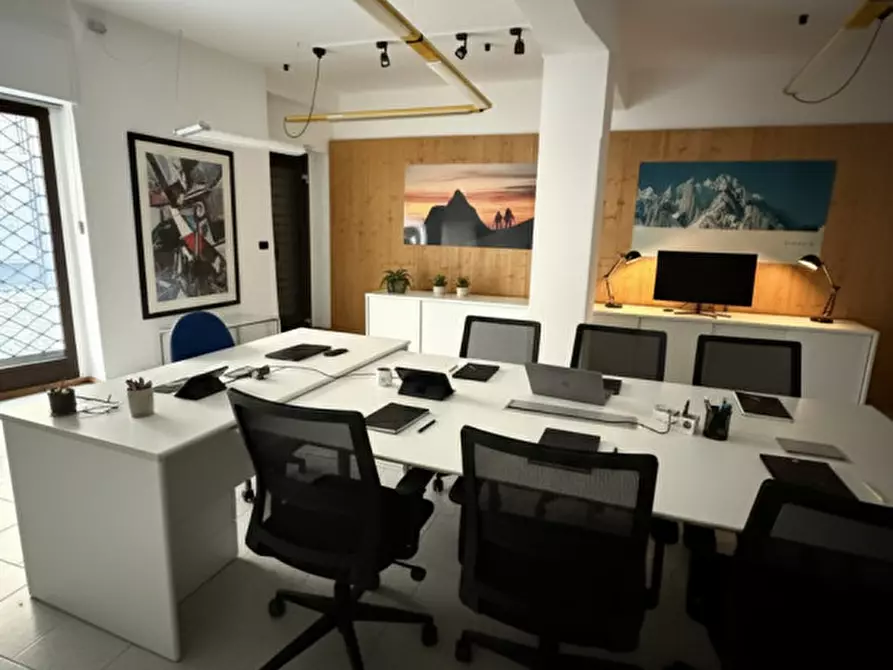 Immagine 1 di Negozio in vendita  a Trento