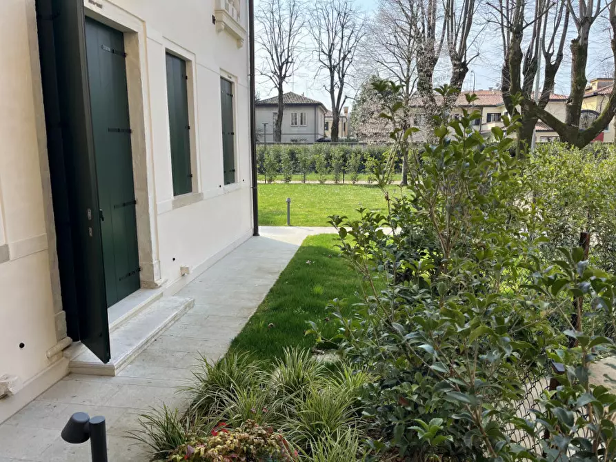 Immagine 1 di Appartamento in vendita  in zona centrale a Mirano