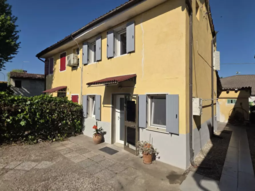 Immagine 1 di Villetta a schiera in vendita  in Via San Pio X a Castelfranco Veneto