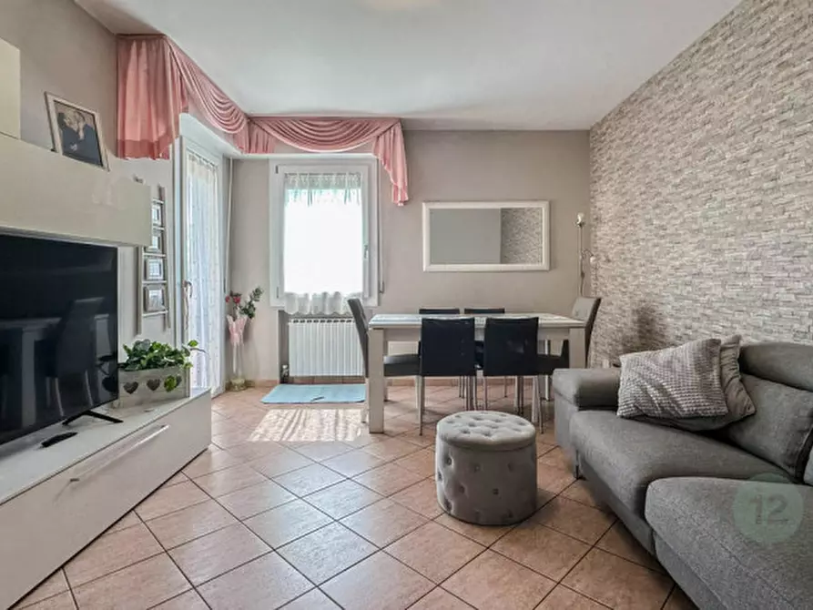 Immagine 3 di Appartamento in vendita  in via Montecarlo a Carpi