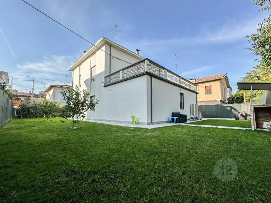Immagine 3 di Villa in vendita  in Via Marco Polo Esterna a Carpi