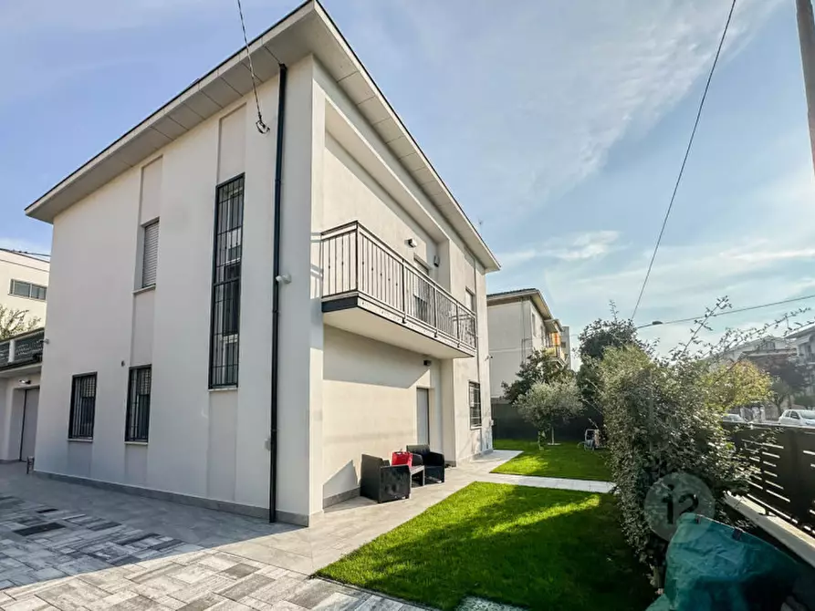Immagine 6 di Villa in vendita  in Via Marco Polo Esterna a Carpi