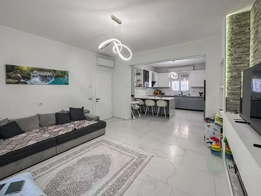 Immagine 17 di Villa in vendita  in Via Marco Polo Esterna a Carpi