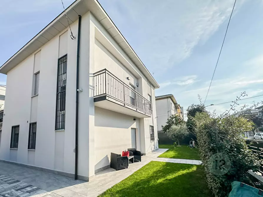 Immagine 30 di Villa in vendita  in Via Marco Polo Esterna a Carpi
