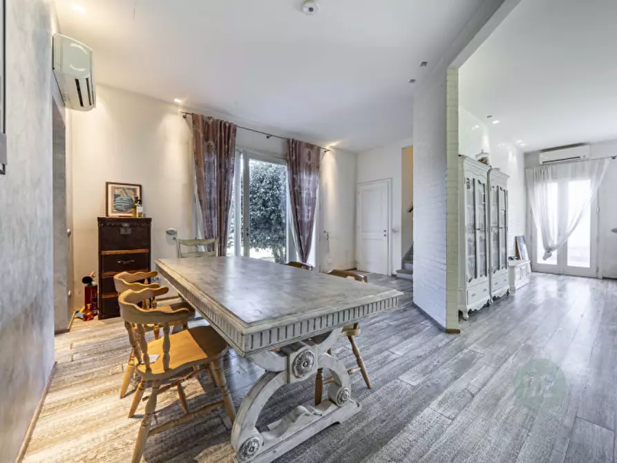 Immagine 2 di Villa in vendita  in via San Giacomo a Carpi