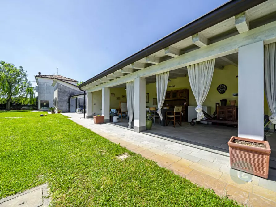 Immagine 3 di Villa in vendita  in via San Giacomo a Carpi