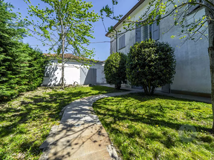 Immagine 6 di Villa in vendita  in via San Giacomo a Carpi