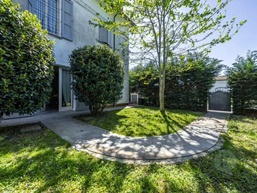 Immagine 11 di Villa in vendita  in via San Giacomo a Carpi