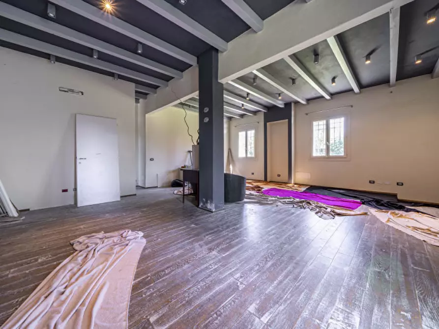 Immagine 15 di Villa in vendita  in via San Giacomo a Carpi