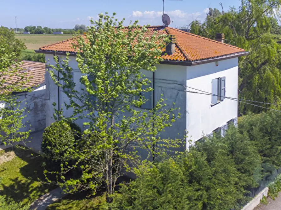 Immagine 18 di Villa in vendita  in via San Giacomo a Carpi