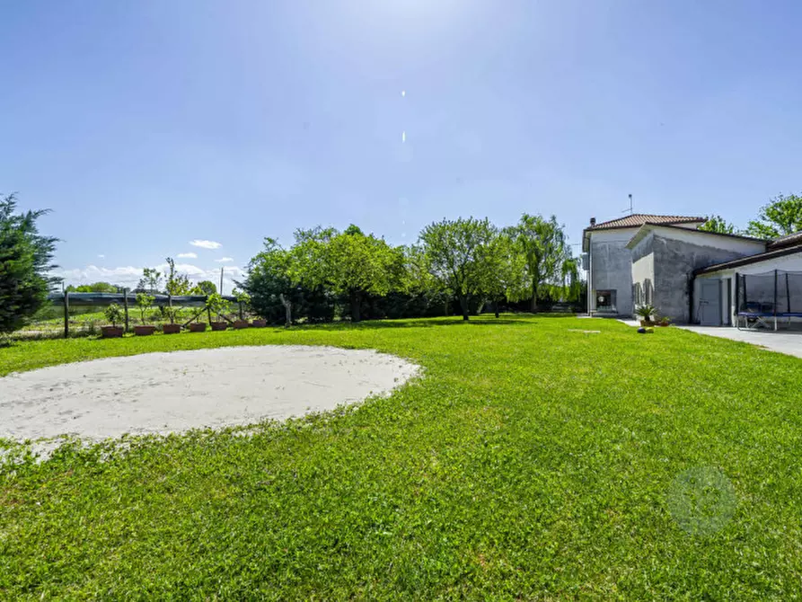 Immagine 21 di Villa in vendita  in via San Giacomo a Carpi