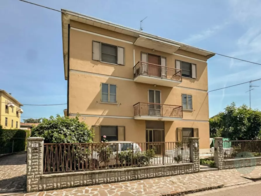 Immagine 1 di Casa trifamiliare in vendita  in via Chiesa di Santa Croce 30 a Carpi