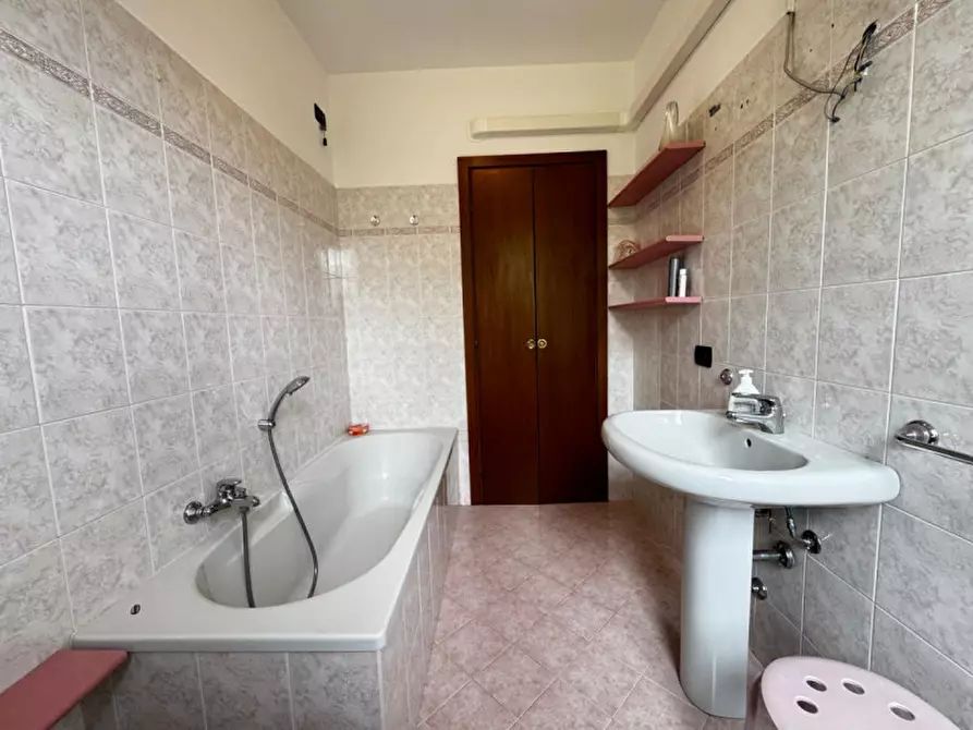 Immagine 21 di Appartamento in vendita  in Via Guglielmo Marconi 166 a Montichiari