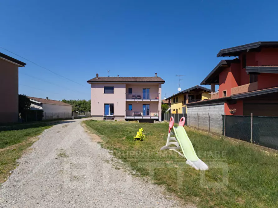 Immagine 2 di Casa bifamiliare in vendita  in Via Raffaello Sanzio 17 a Bellinzago Novarese