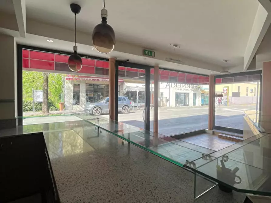 Immagine 2 di Negozio in affitto  in Viale delle Terme a Abano Terme