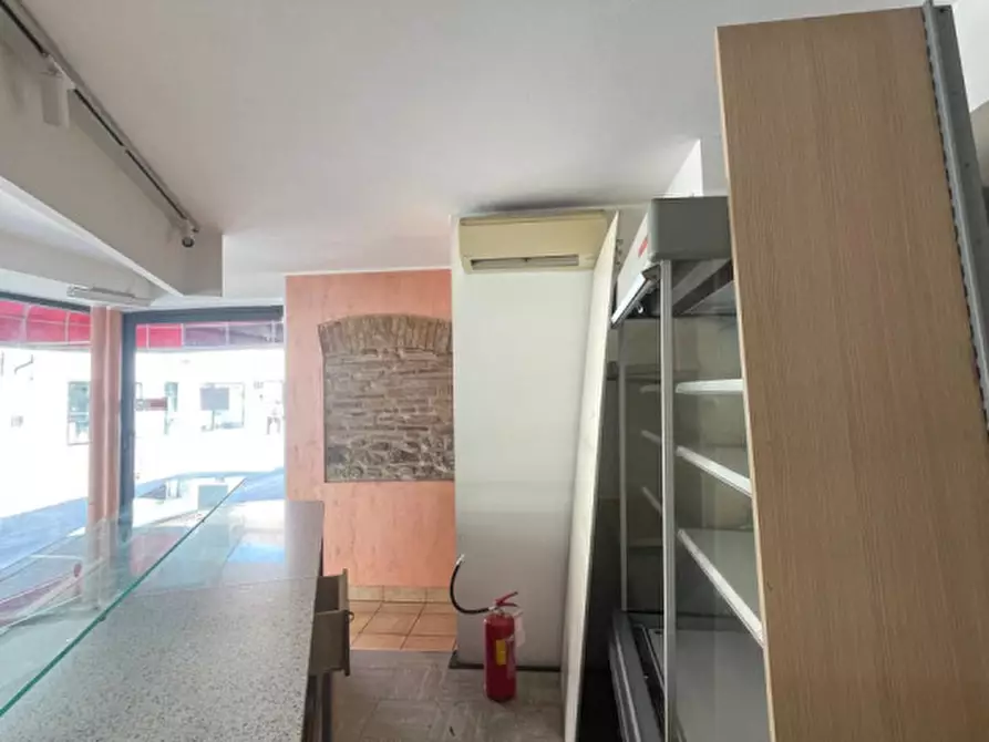 Immagine 3 di Negozio in affitto  in Viale delle Terme a Abano Terme