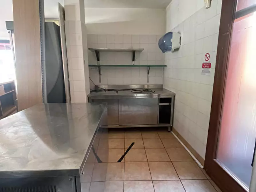 Immagine 6 di Negozio in affitto  in Viale delle Terme a Abano Terme